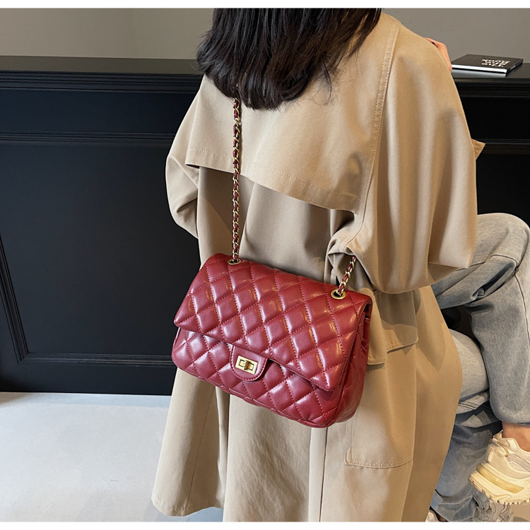 Lingge Chain European and American Retro Fashion Commuter Small Square Bag 20 undefined