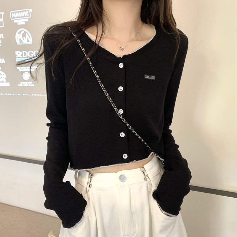 Slim Fit Gray Knitted Cardigan for Women Short Length Lightweight Design Casual Spring Autumn Wear