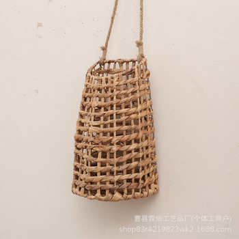 Wicker Wall Hanging Basket Kitchen Ginger and Garlic Storage Basket Wall Hanging Storage Basket Hand-Woven Flower Arrangement Decorative Wall Storage Basket