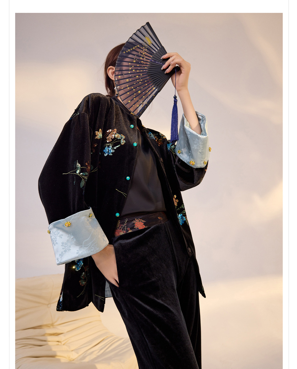 Áo sơ mi nữ dài tay satin dập nổi hoa đính sequin dáng rộng — Màu chàm (tóc trong cùng ngày), Màu Indigo (Tóc 7 ngày)