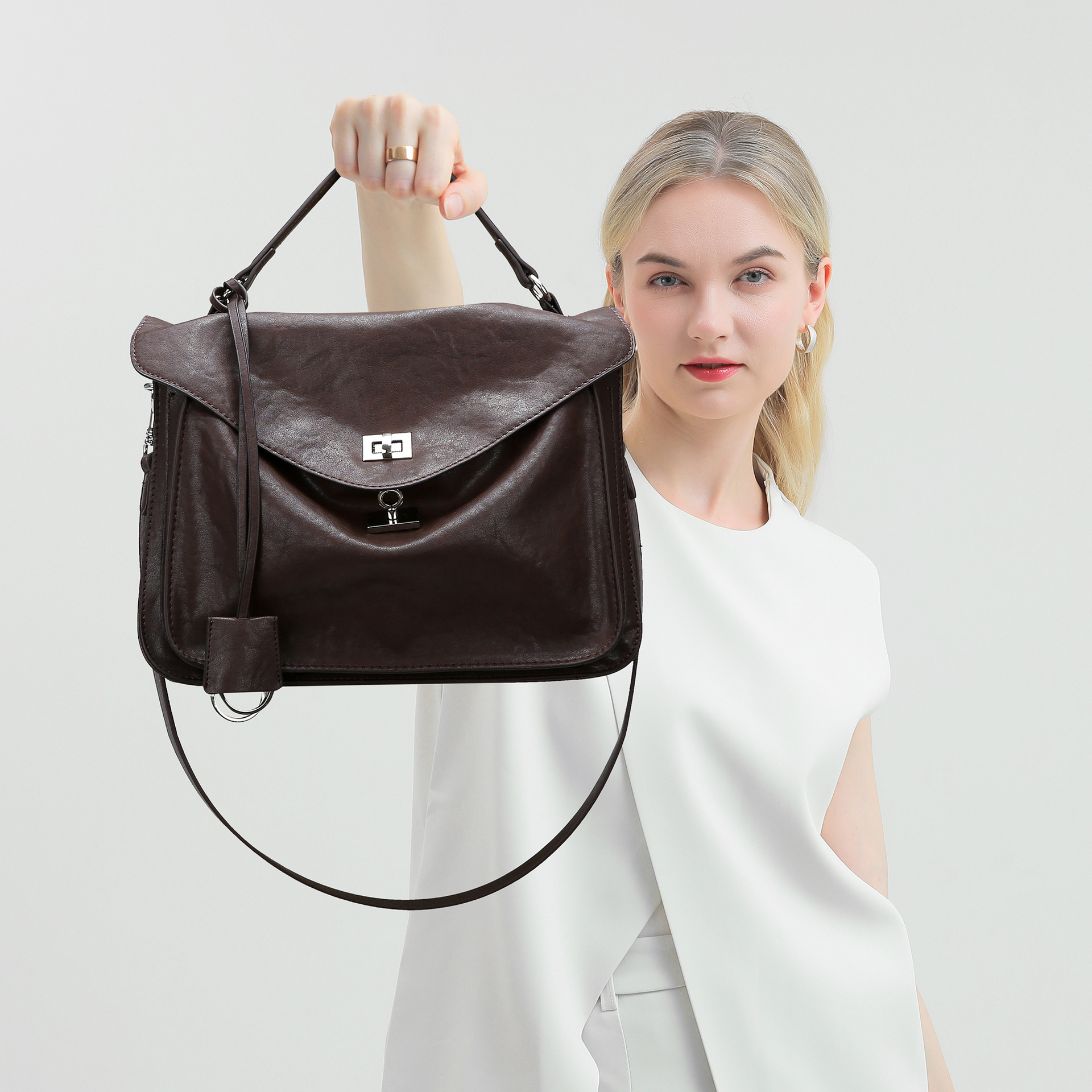 (Mới) mã a5665 giá 730k: túi xách nữ batde túi ví nữ chất liệu g02 sản phẩm mới, (miễn phí vận chuyển toàn quốc).