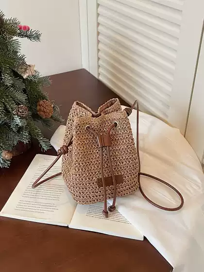 2026 New Drawstring Straw Bag Summer Korean Fashion Foreign Trade Single Shoulder Crossbody Bag Drawstring Bucket Bag Women's Bag
