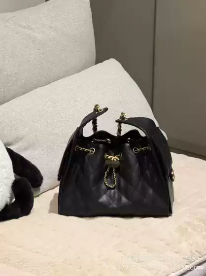 High version 2026 bag, light luxury and small fragrance style, 25C black gold cowhide drawstring hobo bag, diamond grid chain armpit