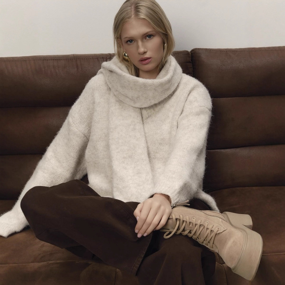 Loose Fit Soft Wool Sweater for Women Cozy Knit Pullover with Scarf Autumn Winter Casual Style Wholesale Available