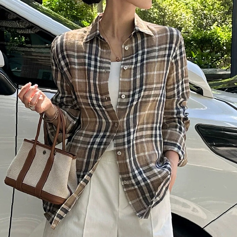 Áo sơ mi nữ cổ bẻ họa tiết kẻ caro dáng rộng tay dài — Kaki phối kẻ caro đen trắng