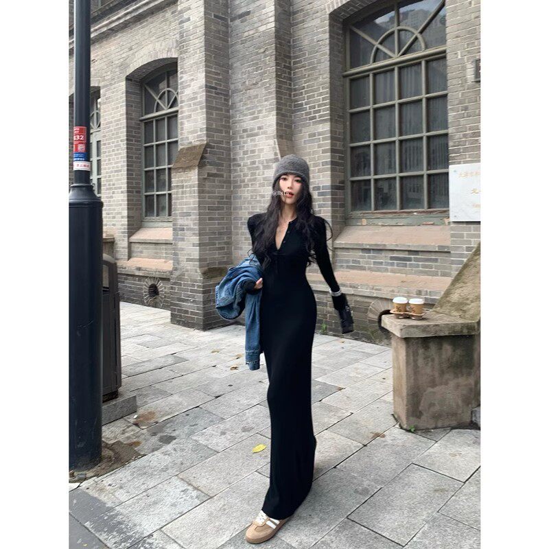 性感辣妹灰色长袖针织连衣裙女秋冬气质修身长裙收腰紧身包臀裙子