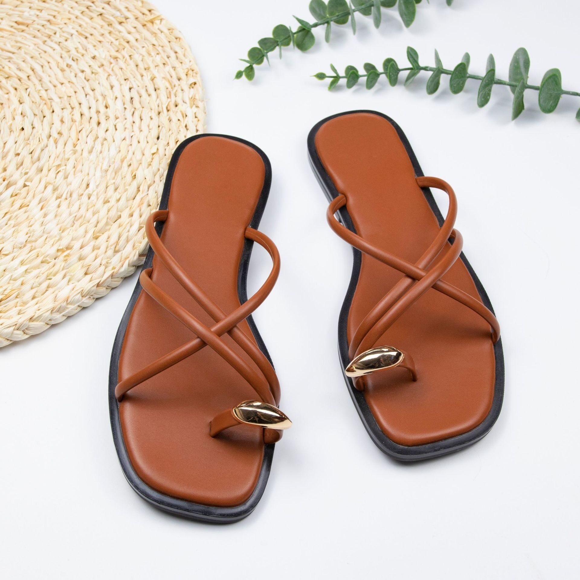 Women's Outdoor Sandals 2025 Popular Versatile Thong Toe Slippers Open Toe Backless Shoes Ladies Shoes Slipper