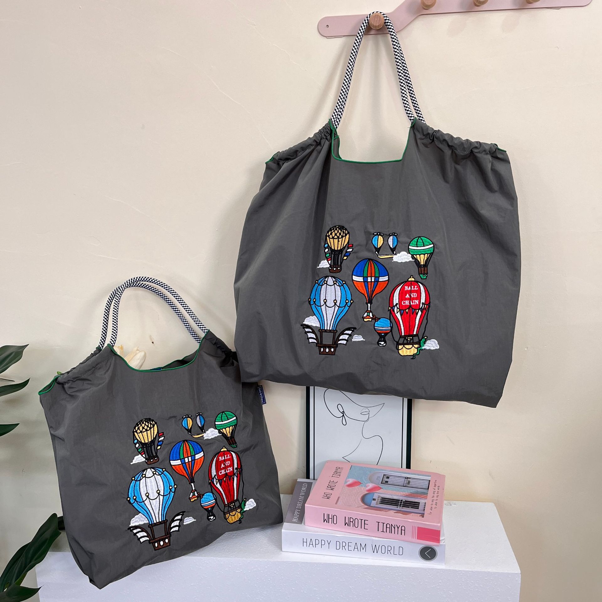 灰色の空中風船