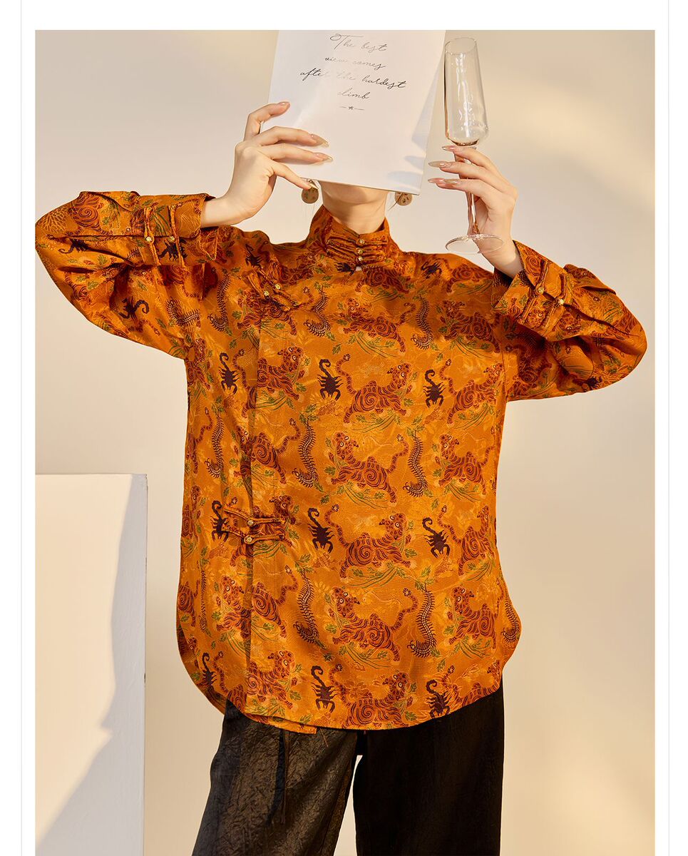 Áo sơ mi nữ dài tay cổ đứng dáng suông họa tiết dệt jacquard — Vàng hổ phách (phát hành trong cùng ngày), Vàng hổ phách (tóc 7 ngày)