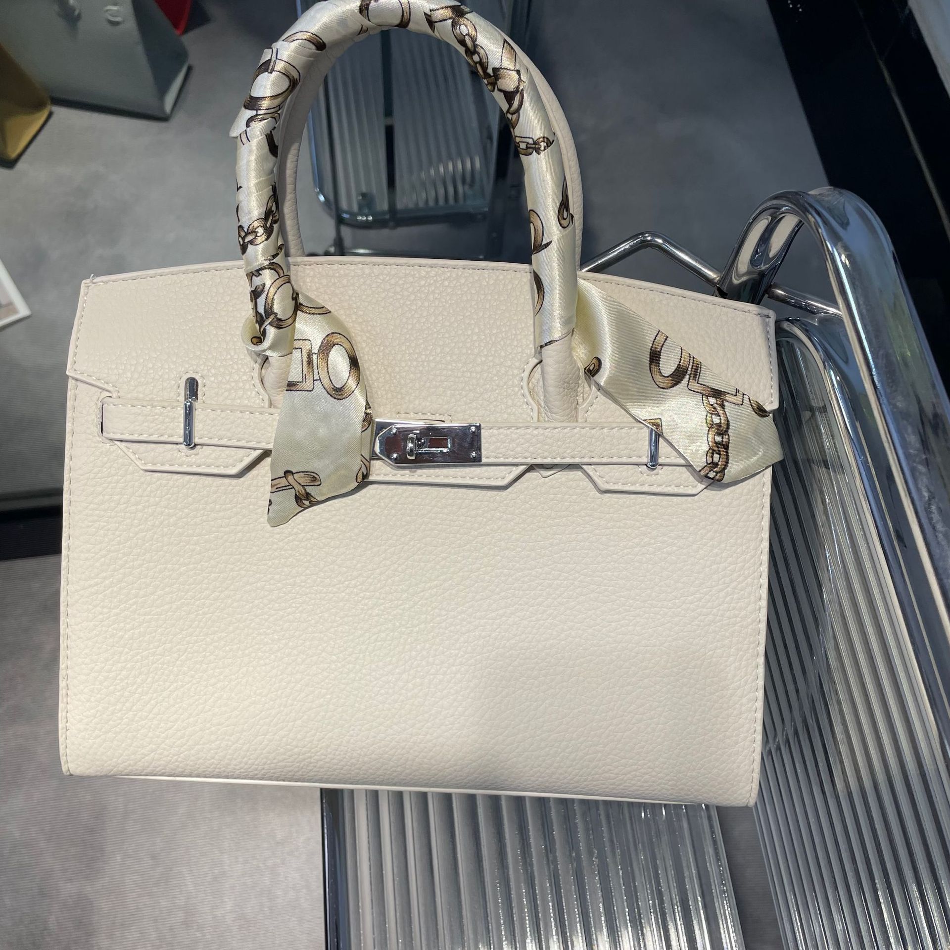 O1CN01luA2z11KRmtMeIDdi !!2214478481161 0 cib