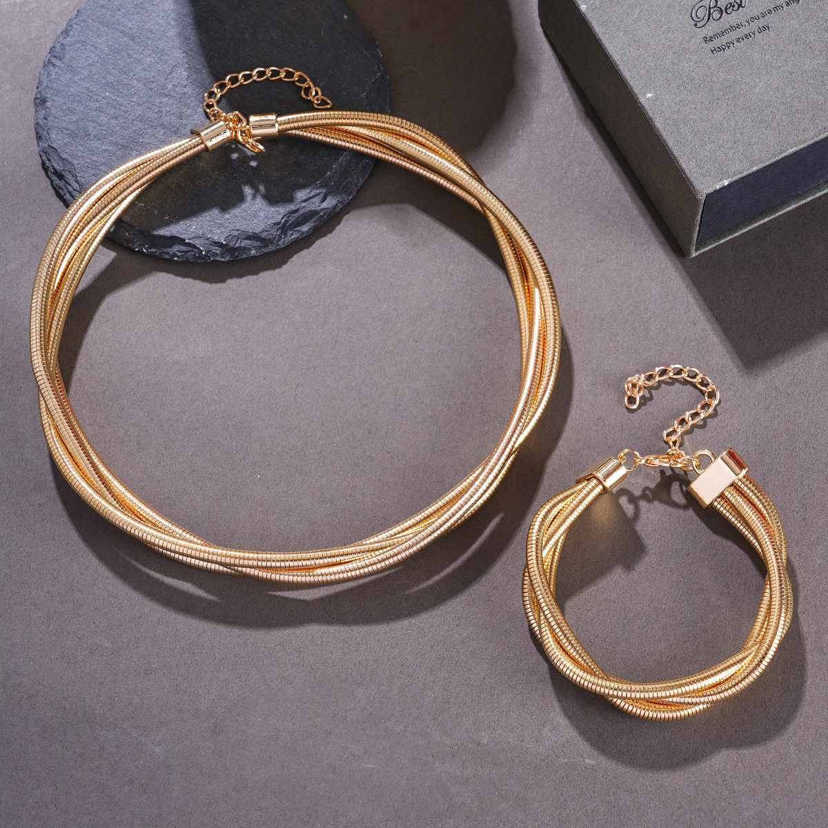 Europe and the United States cross-border hot cold wind winding snake bone metal necklace personality exaggerated clavicle chain high sense necklace