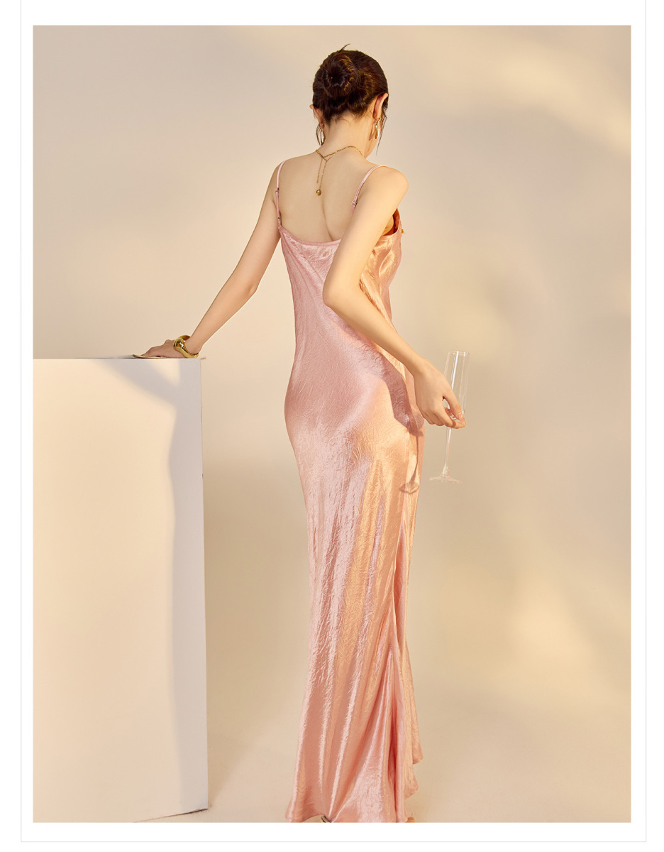 Đầm dây ôm body nữ thêu hoa dáng dài — Bột sương đào (giao hàng trong 7 ngày)