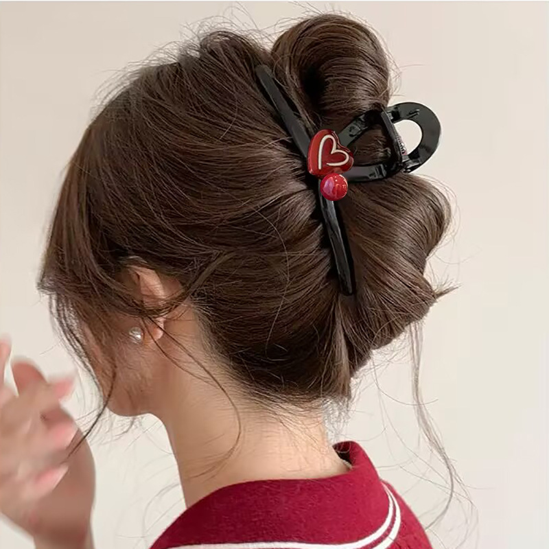 鮮やかな黒と赤のハート+赤ビーズ(13cm)