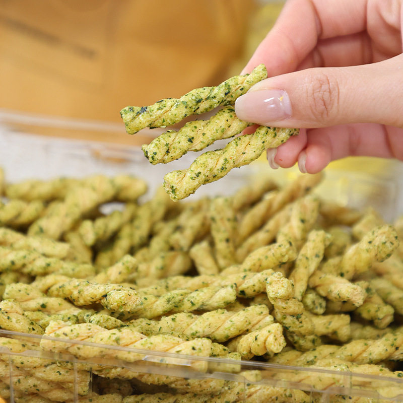 Guo crisp seaweed sweet pepper small twist net red explosion casual snacks independent packaging puffed snacks whole box wholesale