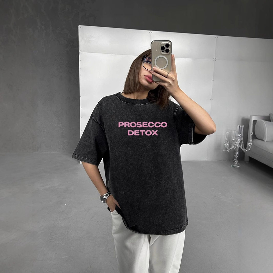Loose Fit Graphic Print T Shirt for Women Summer Style Vintage Wash Design Casual Wear Wholesale Available