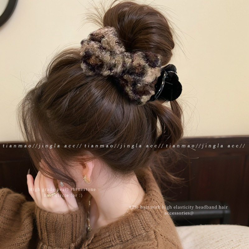 Autumn and Winter Bow Ball Head Clip for Women, High-End 2025 New Hair Clip, Shark Clip Headwear on the Back of the Head