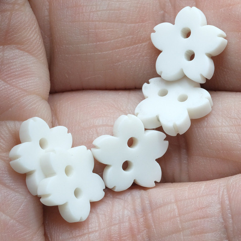 Pearlescent Buttons Handmade DIY Clothes Decorative Buttons Classy Two-Eye Buttons Asymmetrical Cute Cat Buttons