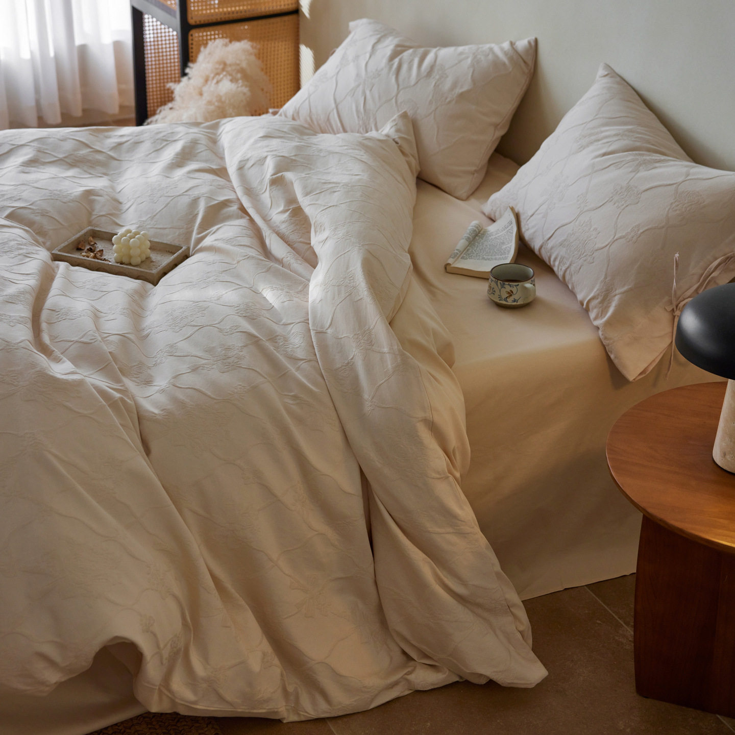 High-End Accessible Luxury Class a 100 Cotton Embossed Jacquard Thickeneded Brushed Four-Piece Set Autumn and Winter Warm and Skin-Friendly Bedding