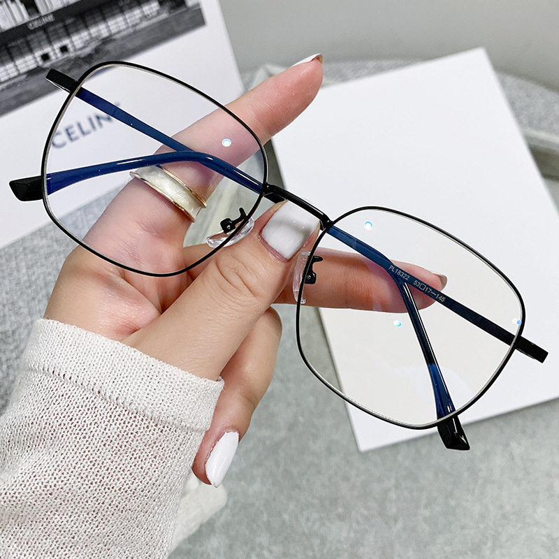 New Square Frame Anti-Blue Light Glasses Frame Non-Magnetic Titanium Flat Mirror Color-Changing Anti-Uv Eye Protection with Myopia Glasses for Women