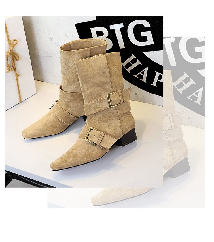 Boot nữ cổ trung mũi vuông khóa thắt lưng gót vừa phong cách retro — màu đen, nâu đậm, quả mơ