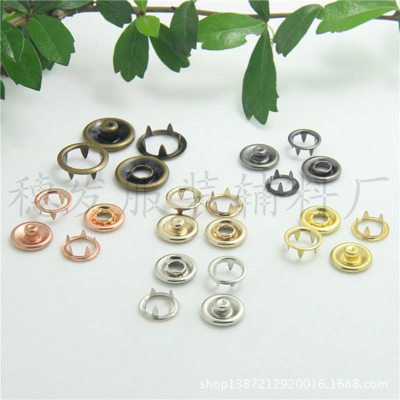High-quality hollow copper five-claw buckle metal five-claw button baby clothing button buckle specifications complete five-claw buckle