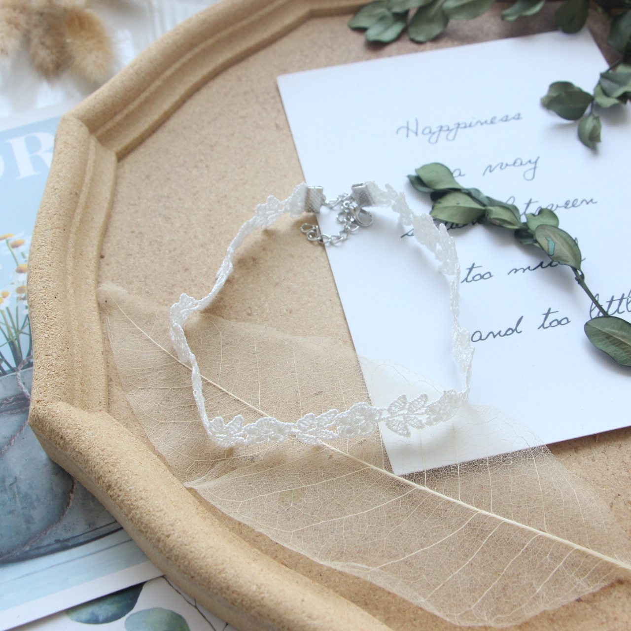 Niche ins Style Neck Belt Super Fairy Cyber Celebrity Hollow White Clavicle Chain Flower Love Lace choker Stall Batch