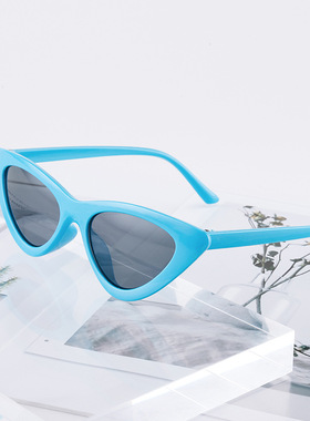 飞扬变色优质太阳镜时尚简约拍照搭配小框墨镜三角形眼镜抖音网红