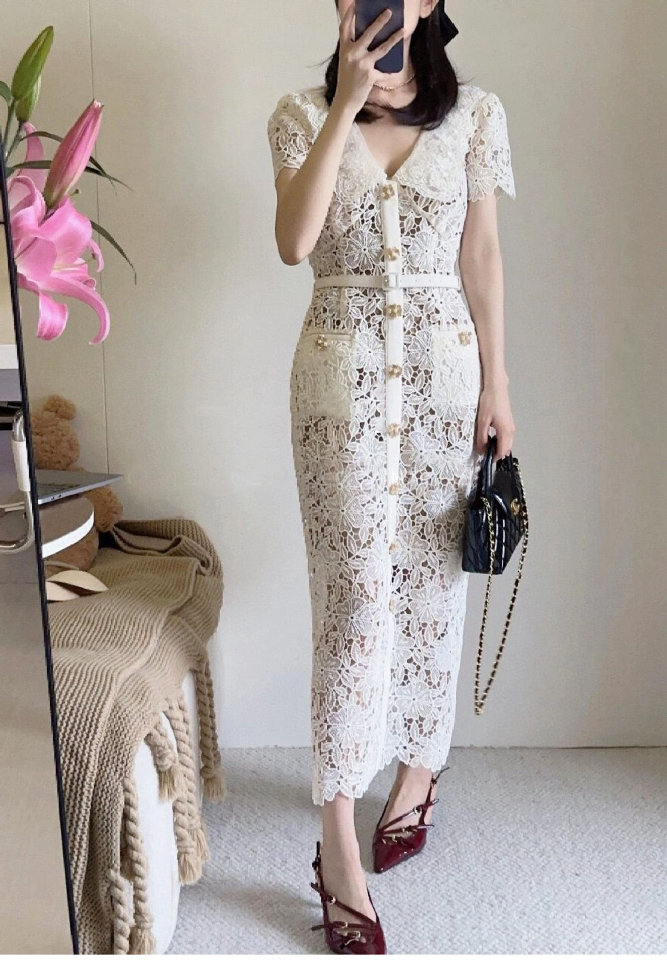 Đầm maxi nữ ren thêu hoa cổ chữ V tay ngắn thắt eo — Xăng-đan chi tiết 4