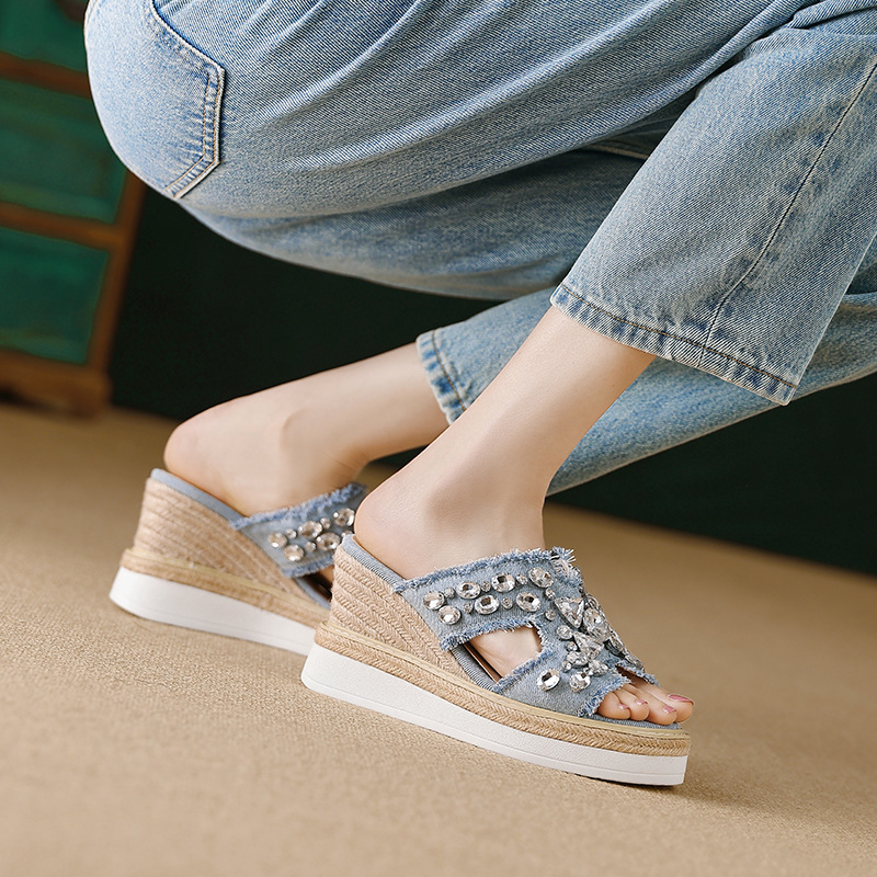 Dép sandal nữ quai ngang gót xuồng 8.5cm đế dày đính đá — Xanh denim