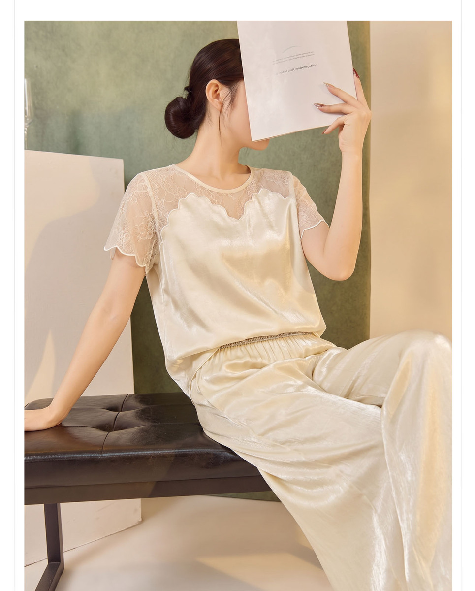 Áo thun nữ cổ V phối ren tay ngắn dáng suông — Đen cao cấp, Màu trắng ngà