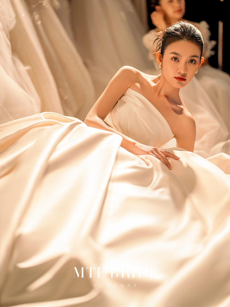 Dialogue Satin Wedding Advanced Sense 2022Bride Bra Large Drag Tail White Wedding Female Wedding Wholesale  对白缎面婚纱高级感2022新娘抹胸大拖尾白色主婚纱女婚纱批发 Dialogue Satin Wedding Advanced Sense 2022Bride Bra Large Drag Tail White Wedding Female Wedding Wholesale 