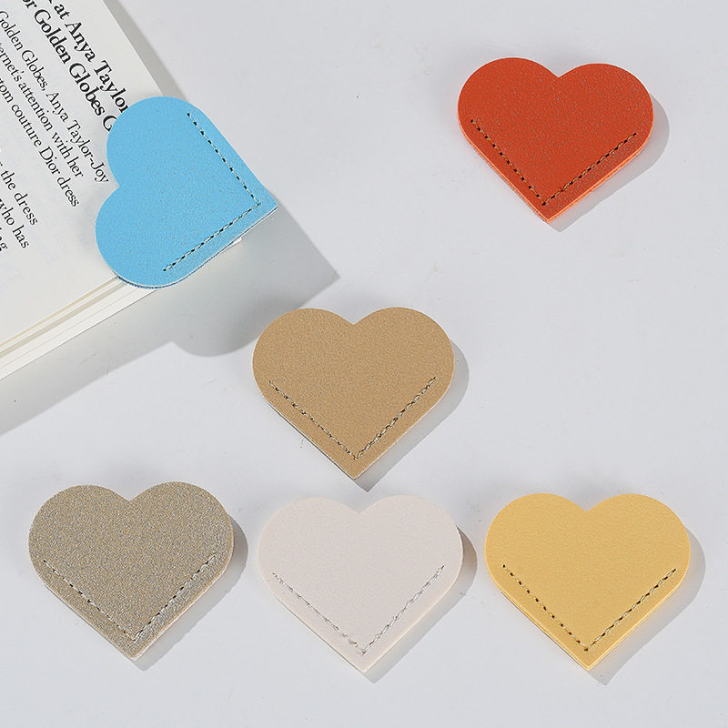 Cross-border Hot Selling Creative Simple Love Leather Bookmark PU Portable Book Page Clip Heart-shaped Bookmark Student Gift Corner