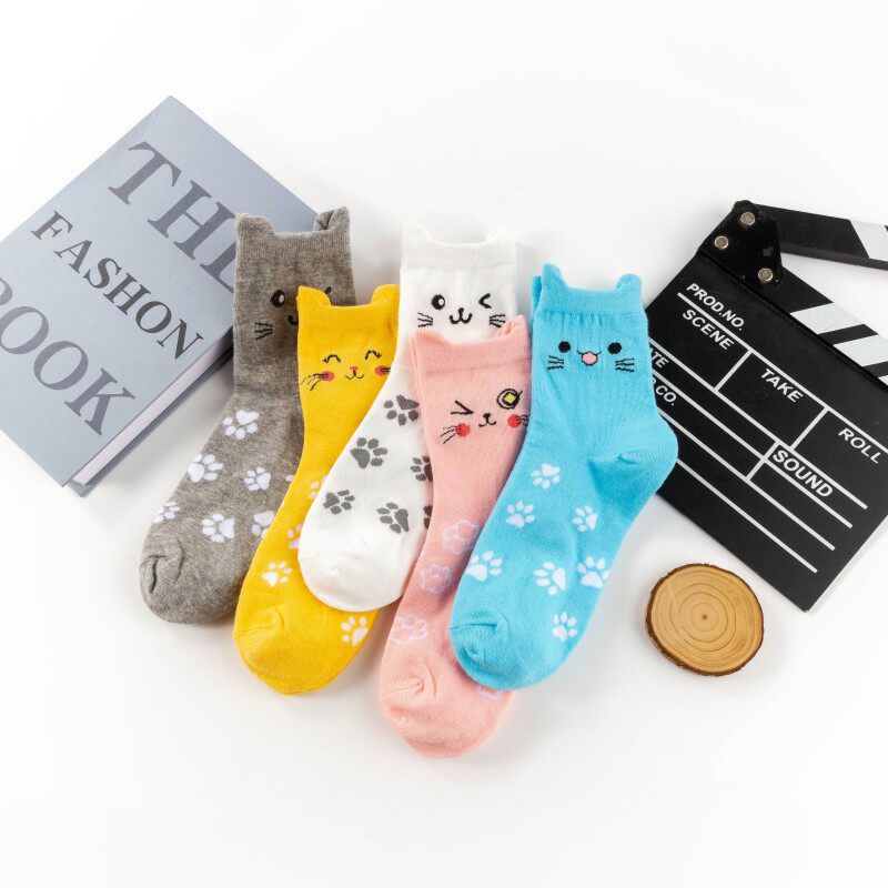春秋新款卡通直板狗中筒袜棉质袜子女 诸暨厂家批发