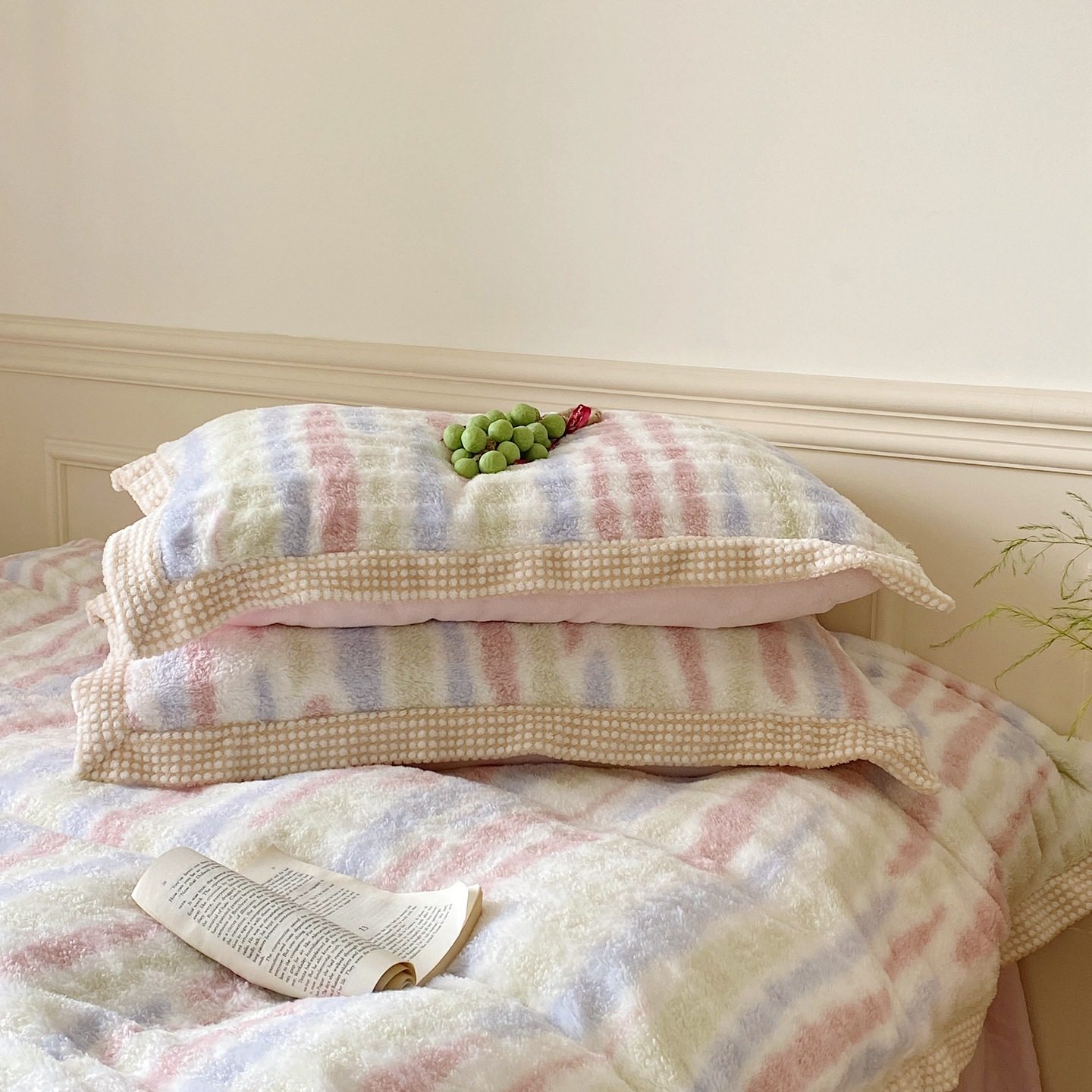 Ins Fresh Style A-Sided Teddy Fleece B-Sided Milk Fleece Thickened Warm Four-Piece Set Double-Sided Plush Three-Piece Set