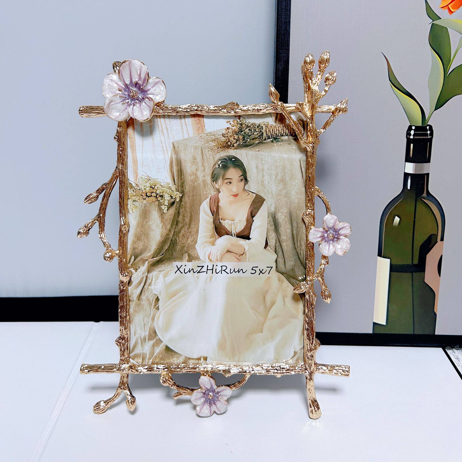 European Scandinavian Retro Golden Modern Simple Accessible Luxury Enamel Picture Frame Creative Metal Photo Frame Table Exquisite 67