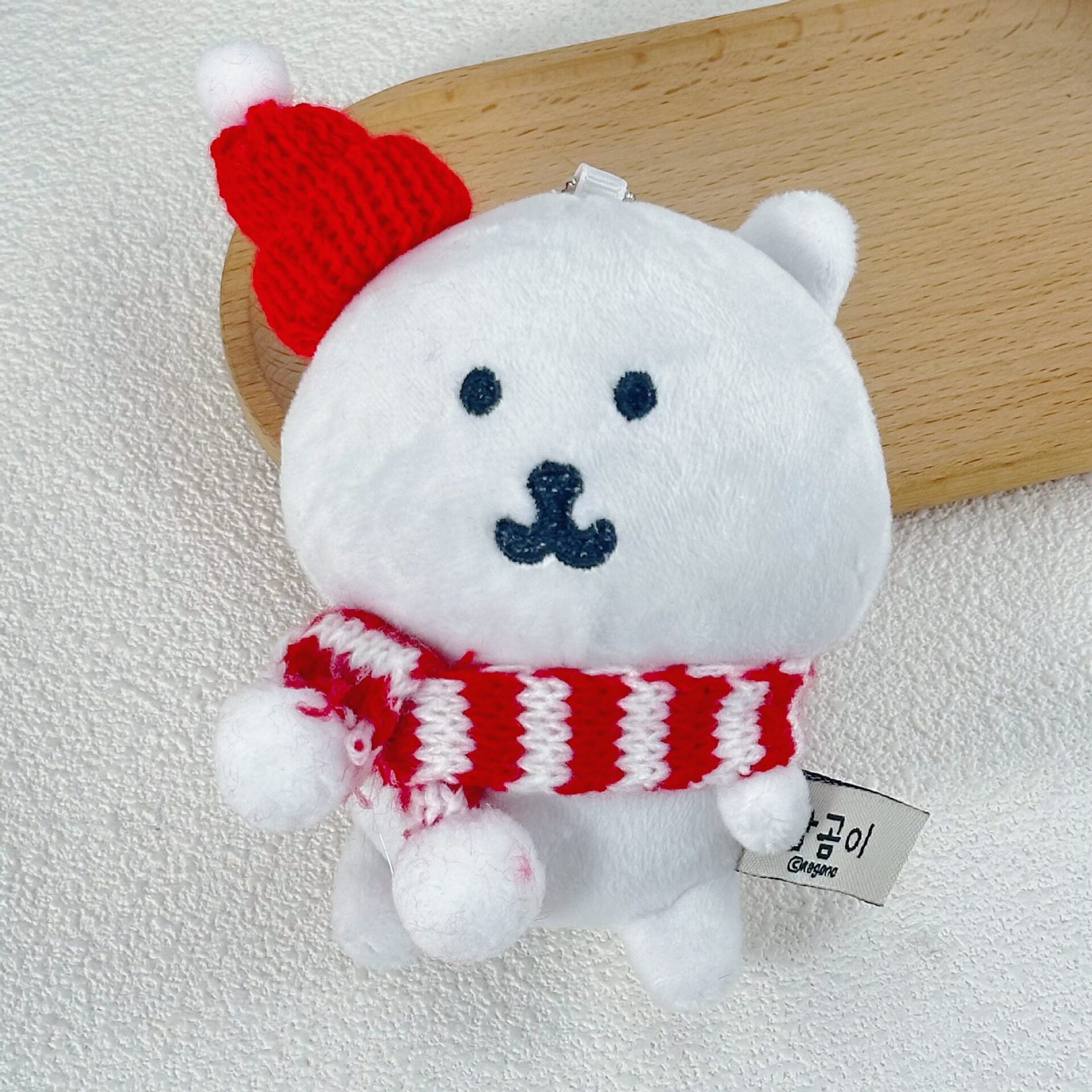 自虐的なクマ - 赤と白のスカーフ