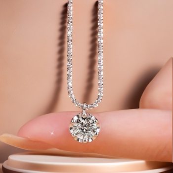 Titanium Steel Non-Fading Baby's Breath Necklace Moissanite Diamond Pendant Exquisite Accessible Luxury High-End 2025 Birthday Gift