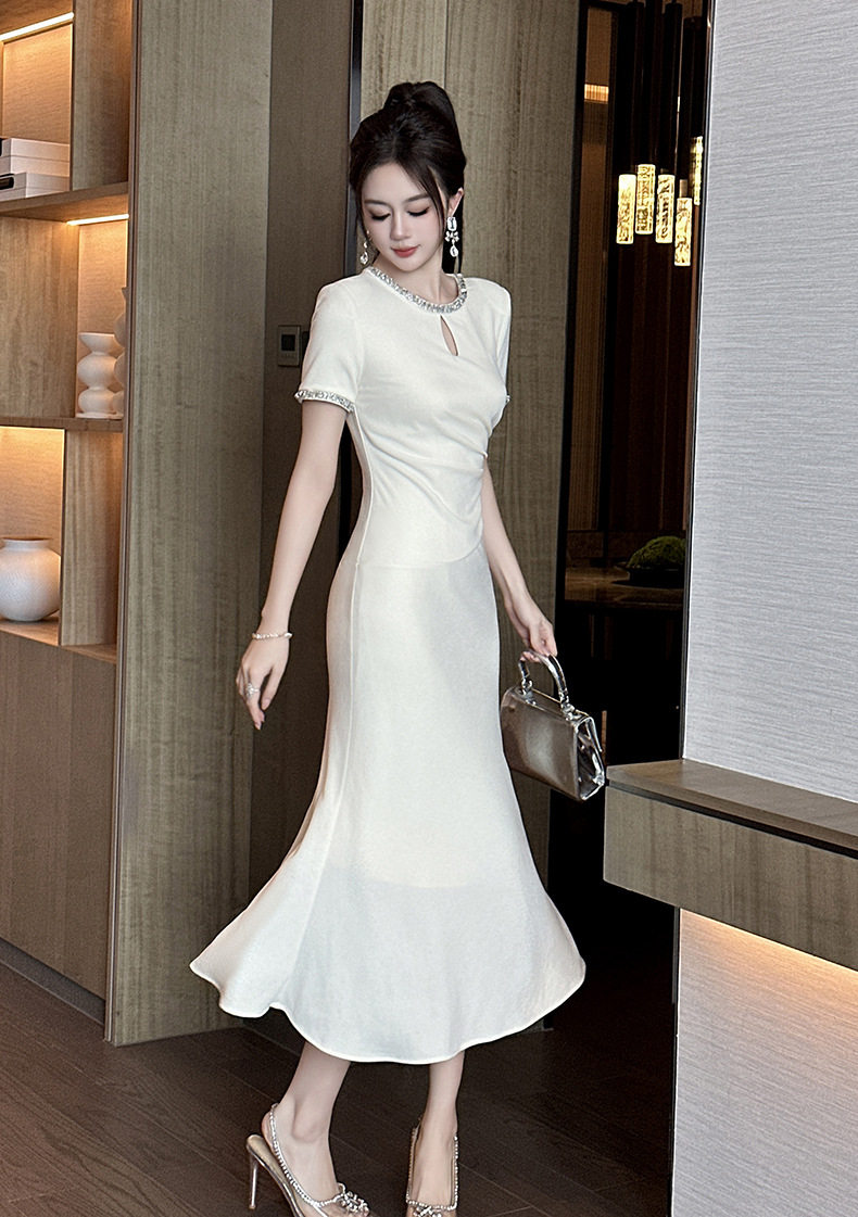 Đầm dự tiệc trắng tay ngắn cổ tròn chất liệu polyester phối visco, form ôm body, thiết kế nhăn tinh tế, phù hợp mùa hè 2025 — [Màu hồng đào] chi tiết 5