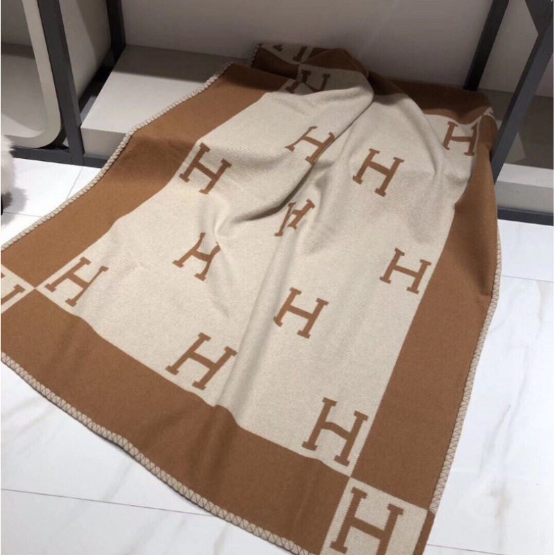 Cross-Border Amazon Fleece Blanket Single Blanket Air Conditioning Blanket Sofa Cover Blanket Nap Blanket H Letter Aviation Flight Blanket