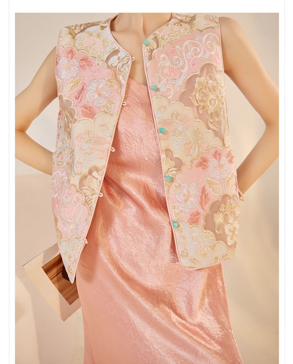 Áo vest nữ dáng gile thêu hoa cúc tơ tằm cao cấp — Áo vest màu hồng mơ (giao hàng trong 7 ngày), Áo vest màu hồng mơ (giao hàng trong ngày)