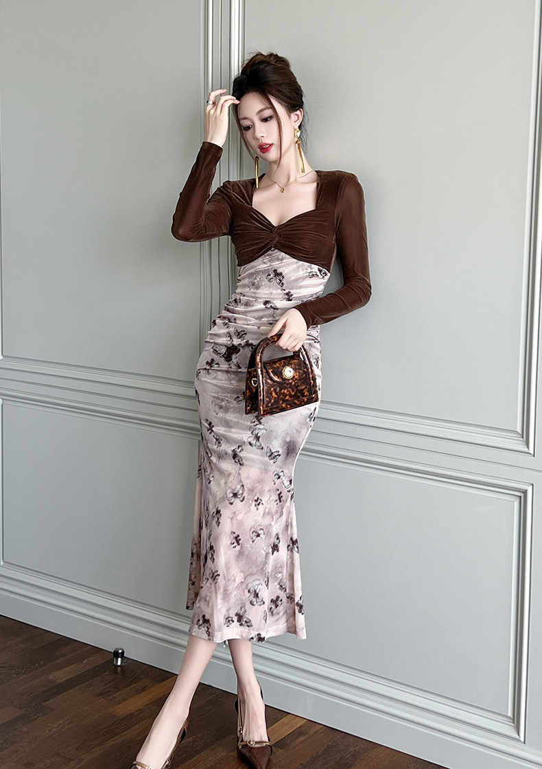 Đầm nhung cổ vuông dài tay ôm body phong cách cổ điển — Màu cà phê