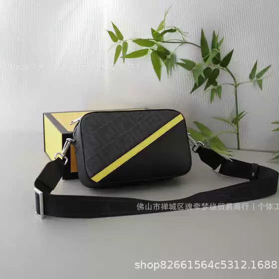 2024 New European and American Retro Men's Shoulder Crossbody Adjustable Bag Letter Printing Contrast Color Stitching Small Square Bag