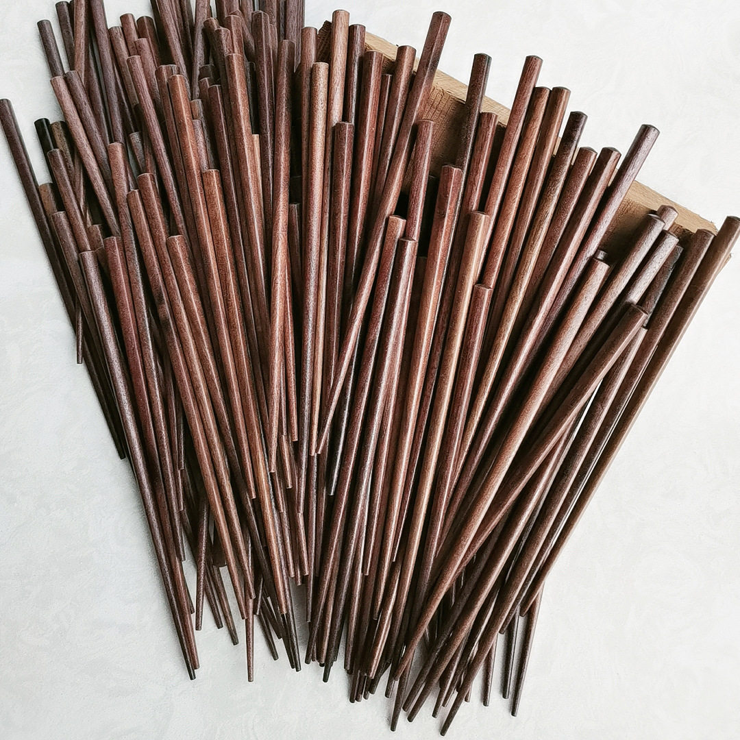 Household wooden chopsticks black walnut pointed chopsticks creative wooden simple chopsticks student portable lunch chopsticks tableware wholesale