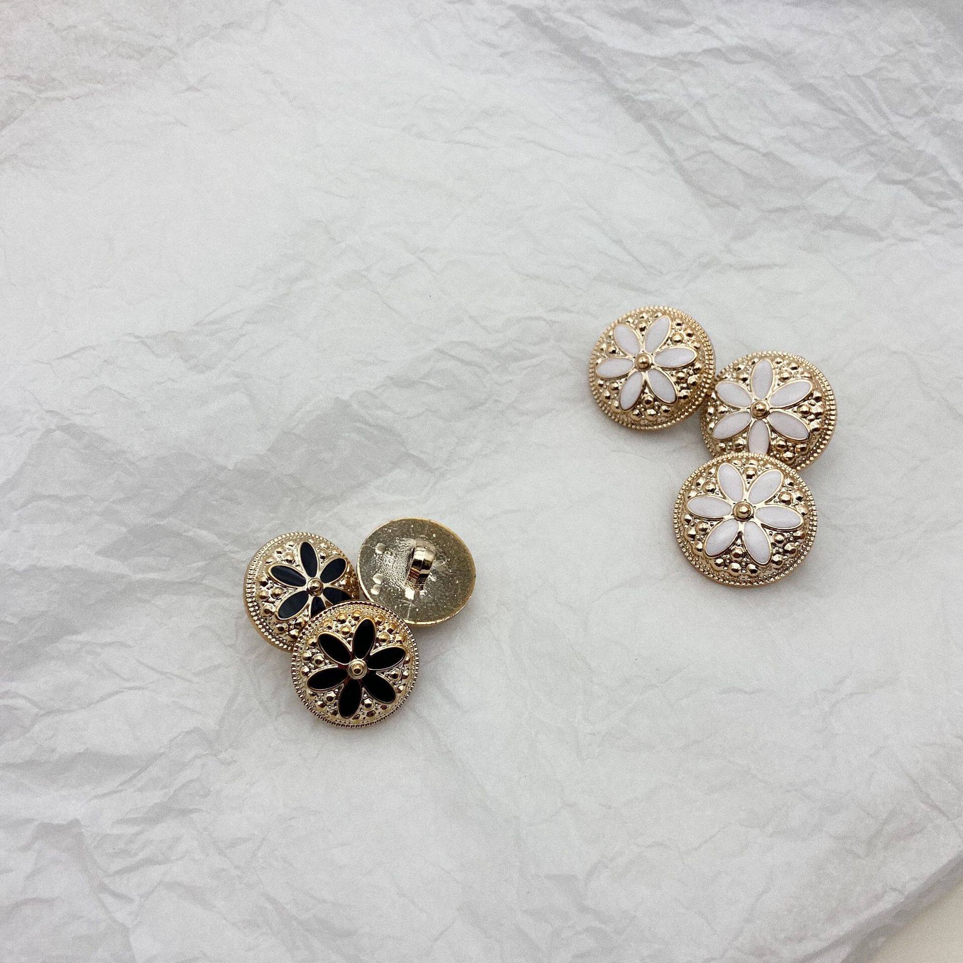 Factory Wholesale Plastic Buttons Electroplated Gold Drop Oil Six Leaf Buttons Ladies Chanel Style Cardigan Coat Coat Buttons