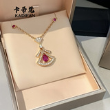 Модное темпераментное ожерелье с имитацией рубинового маленького веера и такой же изысканной маленькой юбкой, цепочка для ключиц, легкая ниша, роскошь высокого класса