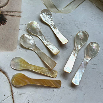 Yellow colored shellfish spoon shell spoon pearl shellfish spoon exquisite dessert snack spoon logo
