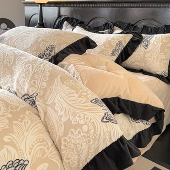 2025 New Retro Hepburn Style Carved Milk Velvet Four-Piece Set Light French Winter Thickeneded High Weight Three-Piece Set