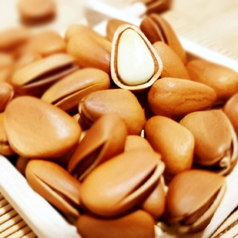 Wholesale New Hand-Peeled Pine Nuts, 500g, Suitable for Pregnant Women, Nut Snacks, Large Bulk Pine Nuts for New Year's Goods