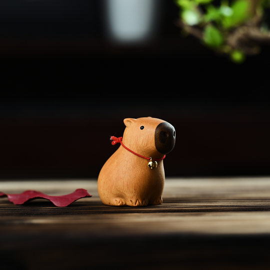 卡皮巴拉黄金檀随身文玩手把件解压治愈创意家居简约木质桌面摆饰