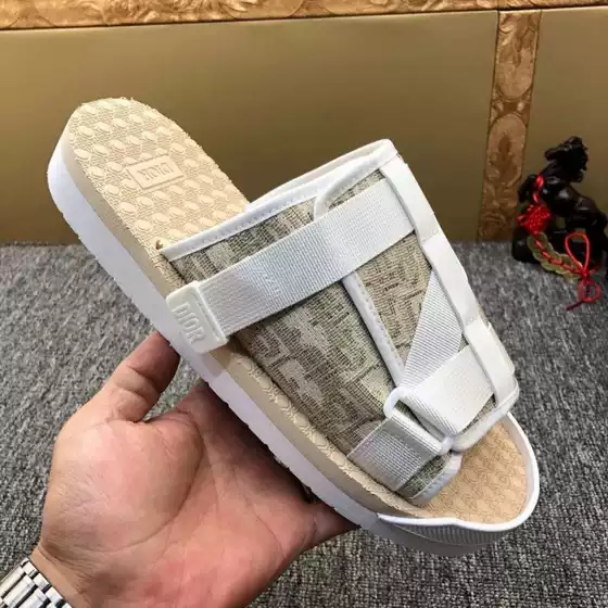 European Fashion Brand Men's Slippers 2025 Summer Latest Explosions Slippers Fashion Trend Lightweight Non-Slip Sandals and Slippers